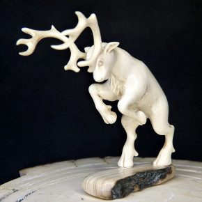 kämpfendes Rentier aus Mammut