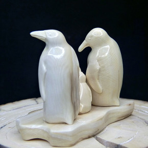 Pinguinfamilie aus Mammut