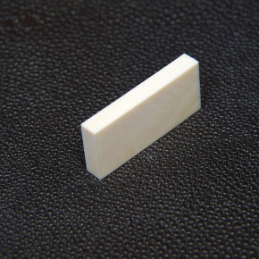 Zuschnitt Mammut-Elfenbein ca. 27/29x12/13x3,7-4mm
